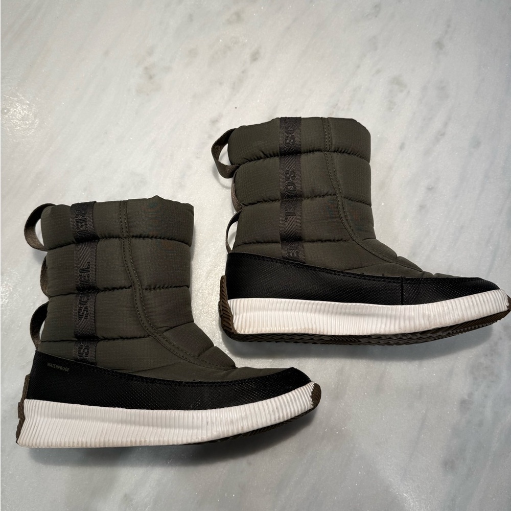 Sorel Women’s Out N About Boots in Military Green and Black